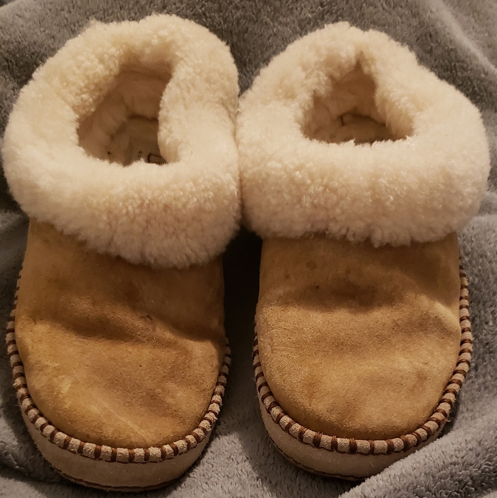 UGG Wrin slippers